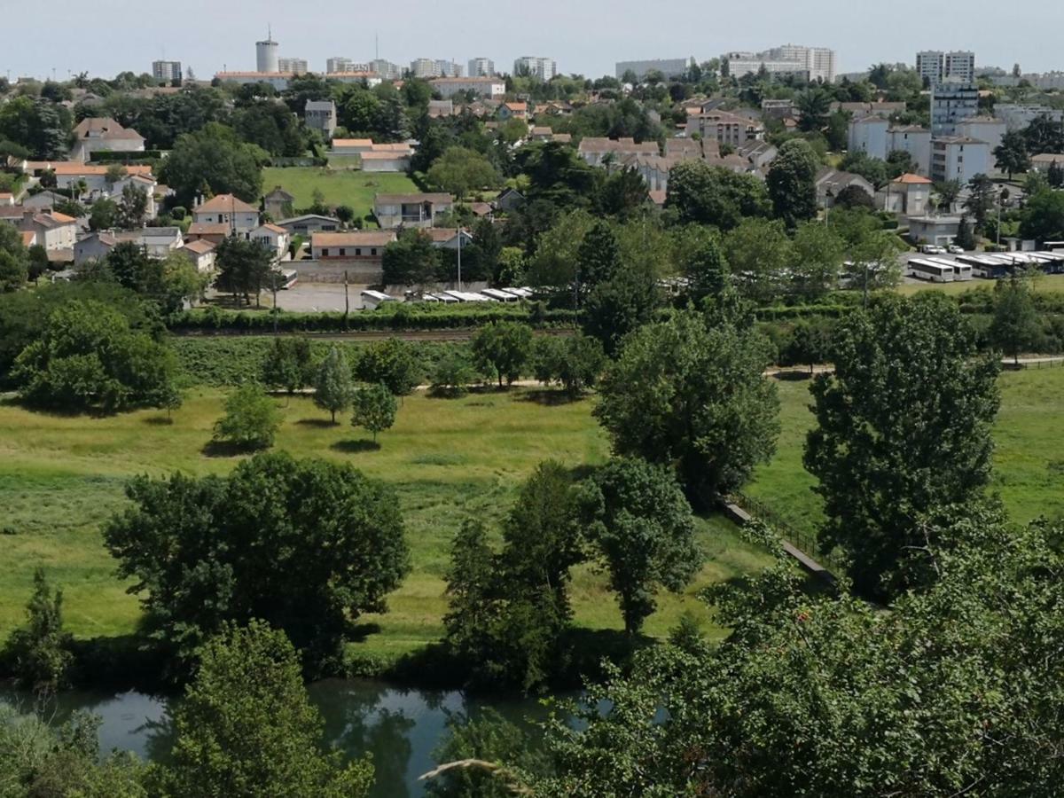 Appartement Meuble Proche Du Futuroscope Poitiers Ngoại thất bức ảnh